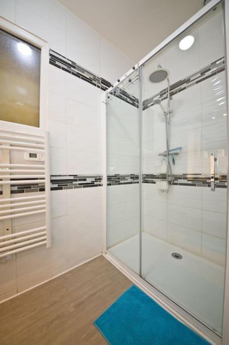 Gite 65 M2 200 M Gare T-G-V 400 M Centre-Ville Grand Parking 250 Places Gratuit Face Au Logement Arras Dış mekan fotoğraf